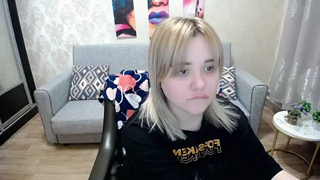 Snapshot of Finna_39 chatting on October 6, 2025, 10:43 pm Finna 39 online show from October 6, 2025, 10:43 pm