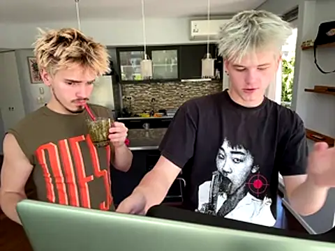 Snapshot of EdwinBlaze chatting on November 25, 2025, 5:13 pm EdwinBlaze online show from November 25, 2025, 5:13 pm