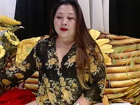 Snapshot of UrSweetClassyPinay chatting on May 9, 2026, 6:33 pm UrSweetClassyPinay online show from May 9, 2026, 6:33 pm