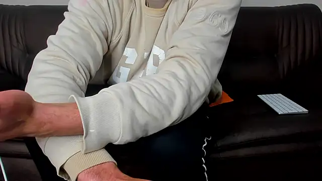 sexyhotmusclesforyou1 online show from March 23, 2025, 3:32 am