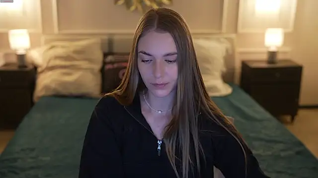 Layla Sweet  online show from December 15, 2025, 5:19 pm