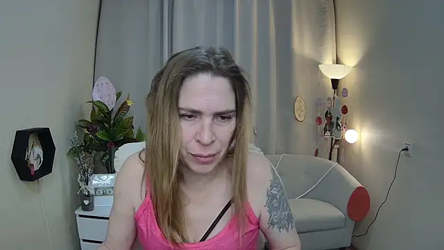 Snapshot of TessaDaybreak chatting on April 5, 2026, 7:48 am TessaDaybreak online show from April 5, 2026, 7:48 am