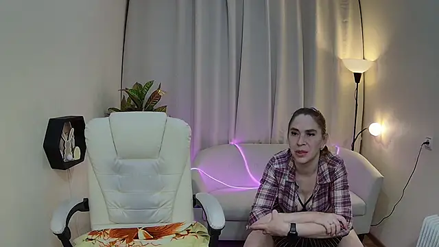 Snapshot of TessaDaybreak chatting on May 6, 2026, 7:34 am TessaDaybreak online show from May 6, 2026, 7:34 am