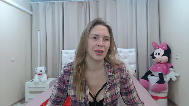 Snapshot of TessaDaybreak chatting on February 20, 2026, 7:43 am TessaDaybreak online show from February 20, 2026, 7:43 am