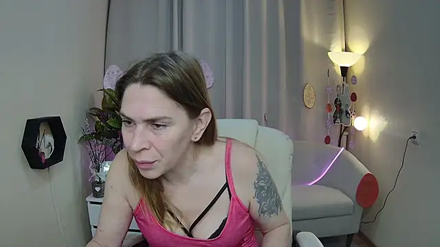 Snapshot of TessaDaybreak chatting on April 4, 2026, 7:26 am TessaDaybreak online show from April 4, 2026, 7:26 am