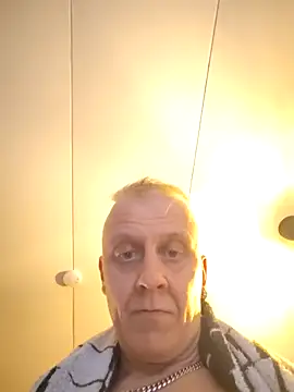 Snapshot of Teemu chatting on March 10, 2025, 3:41 pm Teemu online show from March 10, 2025, 3:41 pm