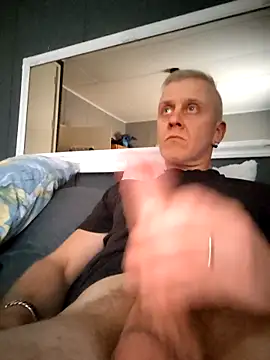 Snapshot of Teemu chatting on September 15, 2025, 3:45 pm Teemu online show from September 15, 2025, 3:45 pm