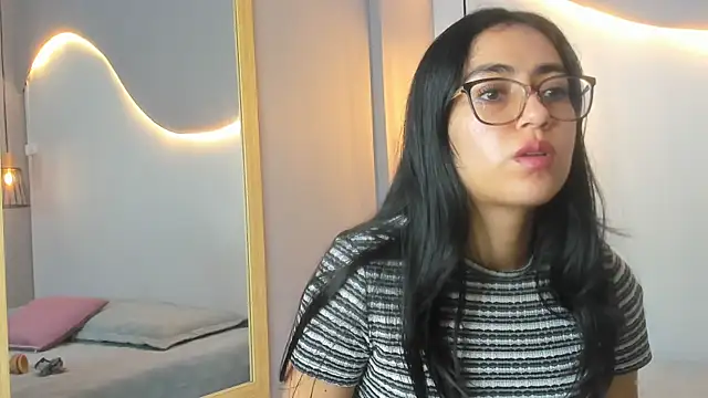 lucelly 15 online show from October 23, 2025, 11:42 am