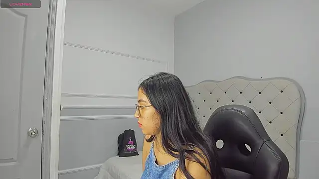 lucelly 15 online show from February 16, 2026, 11:31 am