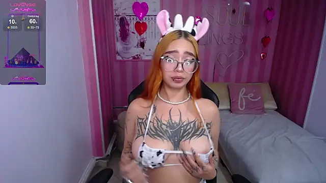 Snapshot of Anni_acker_b chatting on February 17, 2025, 7:33 pm Anni acker b online show from February 17, 2025, 7:33 pm