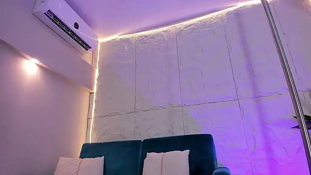 Snapshot of MelanieHillss chatting on February 2, 2026, 8:19 pm MelanieHillss online show from February 2, 2026, 8:19 pm