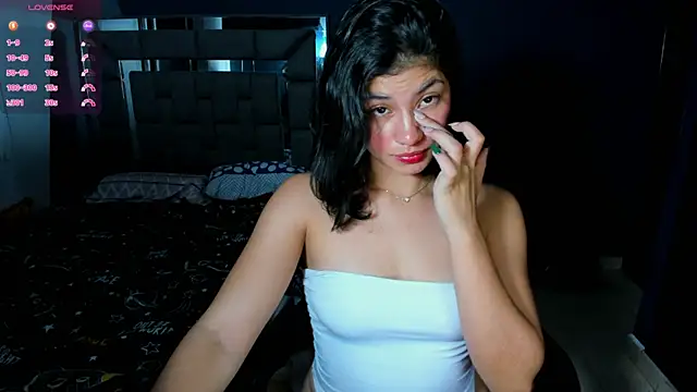 Snapshot of Violett_11 chatting on December 14, 2025, 7:25 am Violett 11 online show from December 14, 2025, 7:25 am