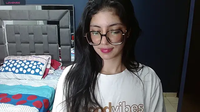 Snapshot of Violett_11 chatting on March 15, 2025, 5:08 am Violett 11 online show from March 15, 2025, 5:08 am