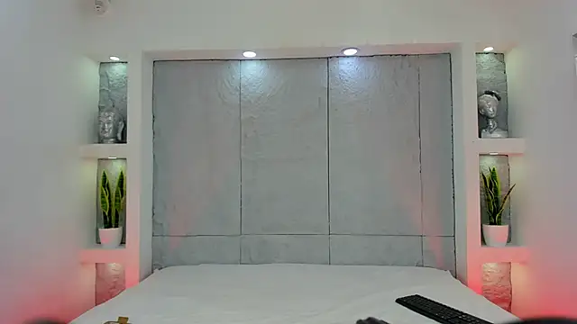 MiaMistrex online show from November 25, 2025, 4:24 am