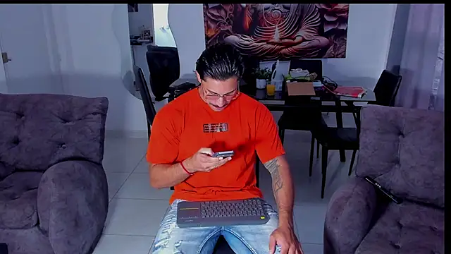 Valentino Dosantos  online show from February 2, 2026, 8:19 pm