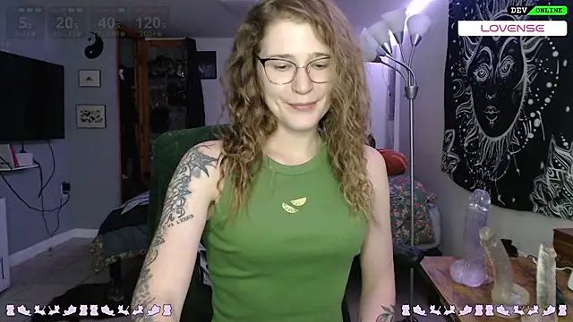 Snapshot of wetwildwhore chatting on October 13, 2025, 9:49 pm wetwildwhore online show from October 13, 2025, 9:49 pm