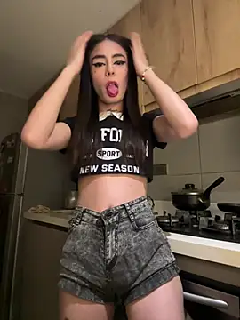 Snapshot of candycami19 chatting on February 26, 2025, 8:28 am candycami19 online show from February 26, 2025, 8:28 am