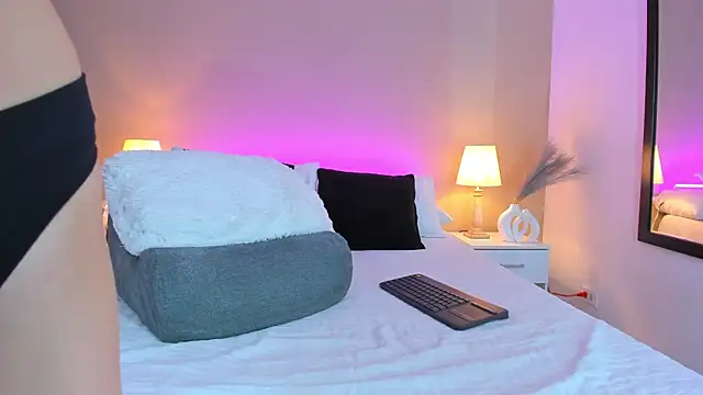 Snapshot of Elizabeth_sarmiento chatting on March 19, 2025, 11:47 pm Elizabeth sarmiento online show from March 19, 2025, 11:47 pm