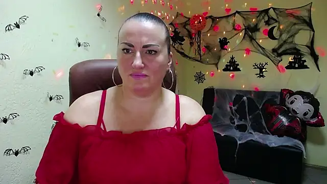 Snapshot of DianaMGG chatting on October 27, 2025, 6:14 am DianaMGG online show from October 27, 2025, 6:14 am