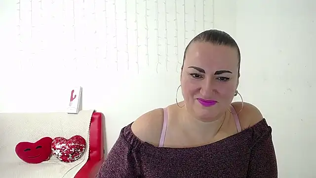 Snapshot of DianaMGG chatting on November 10, 2025, 6:18 am DianaMGG online show from November 10, 2025, 6:18 am