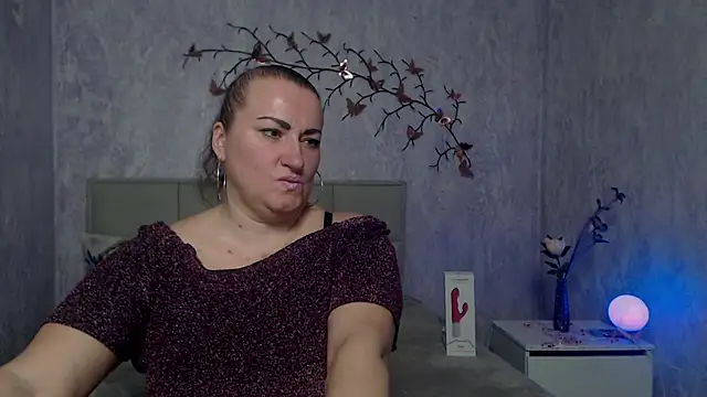 DianaMGG online show from February 25, 2026, 6:13 am