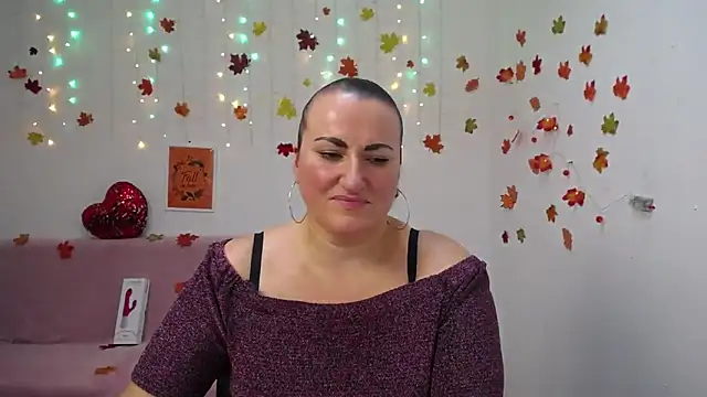 Snapshot of DianaMGG chatting on November 17, 2025, 7:01 am DianaMGG online show from November 17, 2025, 7:01 am