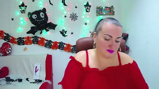 Snapshot of DianaMGG chatting on November 4, 2025, 6:39 am DianaMGG online show from November 4, 2025, 6:39 am