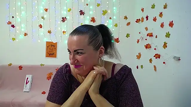 Snapshot of DianaMGG chatting on November 25, 2025, 6:47 am DianaMGG online show from November 25, 2025, 6:47 am