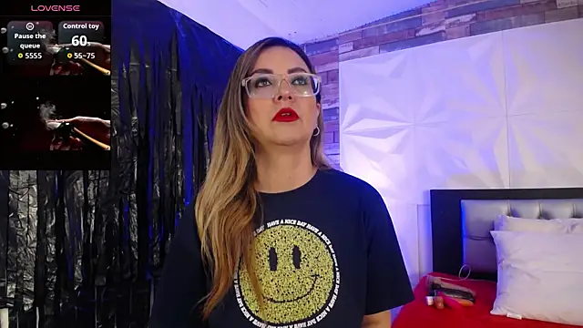 Snapshot of Azaahara_ chatting on November 5, 2025, 12:08 pm Azaahara online show from November 5, 2025, 12:08 pm