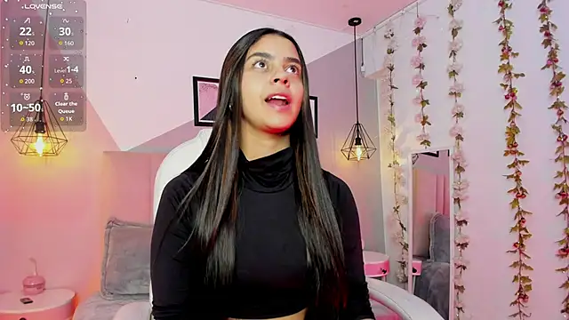 Snapshot of Bella_walker_ chatting on December 22, 2025, 8:31 pm Bella walker online show from December 22, 2025, 8:31 pm