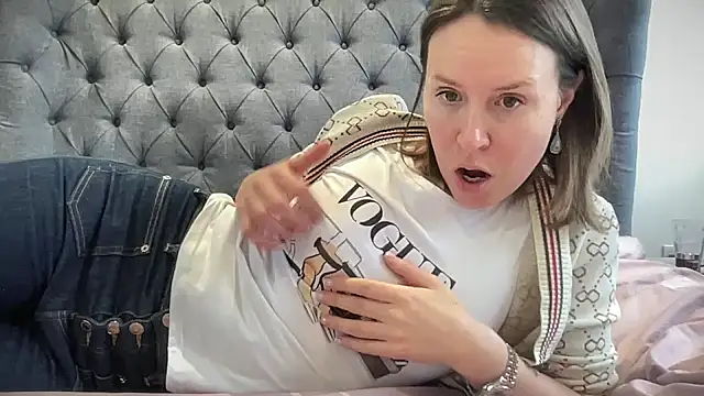 Snapshot of eatmypie69 chatting on December 4, 2025, 10:03 am eatmypie69 online show from December 4, 2025, 10:03 am