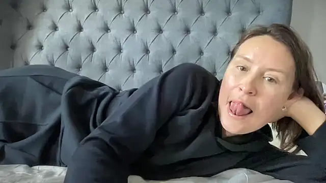 Snapshot of eatmypie69 chatting on September 30, 2025, 9:26 am eatmypie69 online show from September 30, 2025, 9:26 am