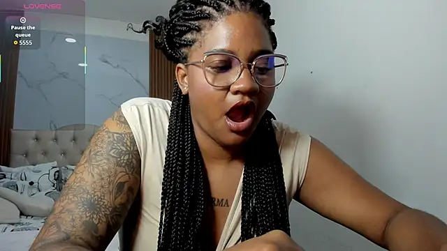 Snapshot of ZahraRose chatting on April 21, 2026, 2:51 am ZahraRose online show from April 21, 2026, 2:51 am