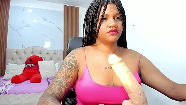 ZahraRose online show from February 5, 2026, 8:15 pm