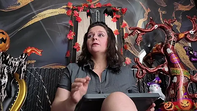 AmandaKovich online show from October 22, 2025, 7:35 pm