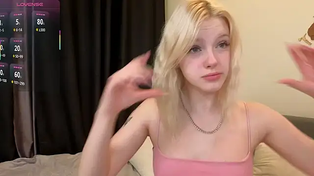 Snapshot of EdlaHewell chatting on November 18, 2025, 1:10 am EdlaHewell online show from November 18, 2025, 1:10 am