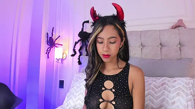 Snapshot of JasmineRoss_1 chatting on October 19, 2025, 12:30 pm JasmineRoss 1 online show from October 19, 2025, 12:30 pm