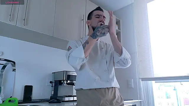 K cique online show from September 8, 2025, 9:03 pm