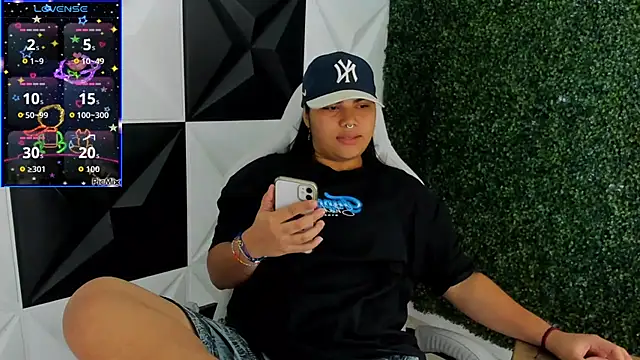 Snapshot of melany_rouse18 chatting on November 12, 2025, 2:04 am melany rouse18 online show from November 12, 2025, 2:04 am