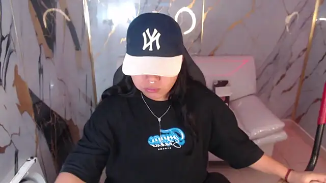 Snapshot of melany_rouse18 chatting on October 31, 2025, 11:18 am melany rouse18 online show from October 31, 2025, 11:18 am