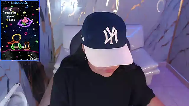 Snapshot of melany_rouse18 chatting on November 1, 2025, 2:07 am melany rouse18 online show from November 1, 2025, 2:07 am