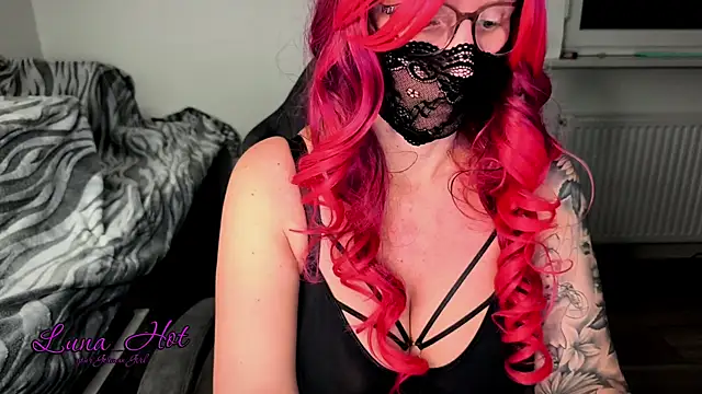 Snapshot of Lunalein chatting on January 6, 2026, 6:56 pm Lunalein online show from January 6, 2026, 6:56 pm