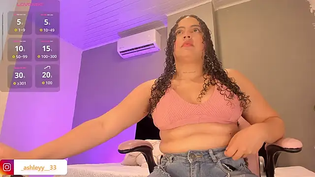 Snapshot of _Ashley_33 chatting on November 24, 2025, 8:09 pm Ashley 33 online show from November 24, 2025, 8:09 pm