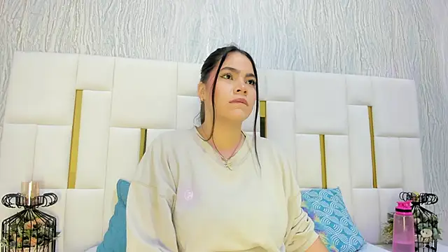 hillary uckerman  online show from November 3, 2025, 11:14 am