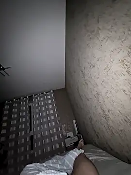 Snapshot of DerechteJunge chatting on February 24, 2025, 5:43 am DerechteJunge online show from February 24, 2025, 5:43 am