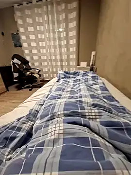 Snapshot of DerechteJunge chatting on February 16, 2025, 3:47 am DerechteJunge online show from February 16, 2025, 3:47 am