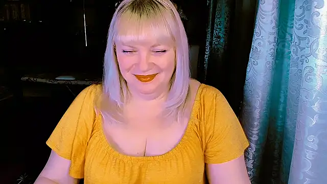 Snapshot of FlowerButterf chatting on March 4, 2026, 10:50 pm FlowerButterf online show from March 4, 2026, 10:50 pm