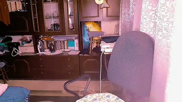 Snapshot of FlowerButterf chatting on March 2, 2026, 8:49 pm FlowerButterf online show from March 2, 2026, 8:49 pm