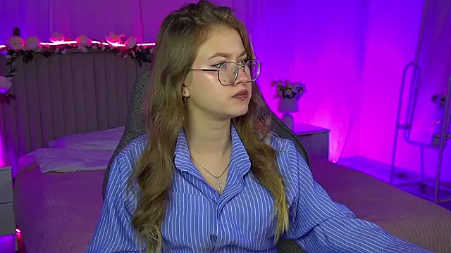 Snapshot of EveMundie chatting on November 28, 2025, 10:37 am EveMundie online show from November 28, 2025, 10:37 am