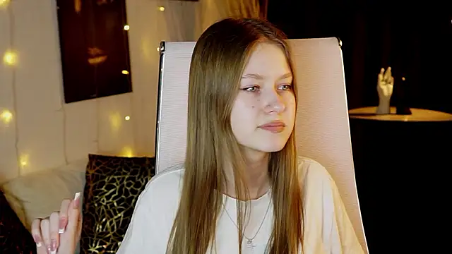 Snapshot of EveMundie chatting on February 10, 2026, 12:48 pm EveMundie online show from February 10, 2026, 12:48 pm